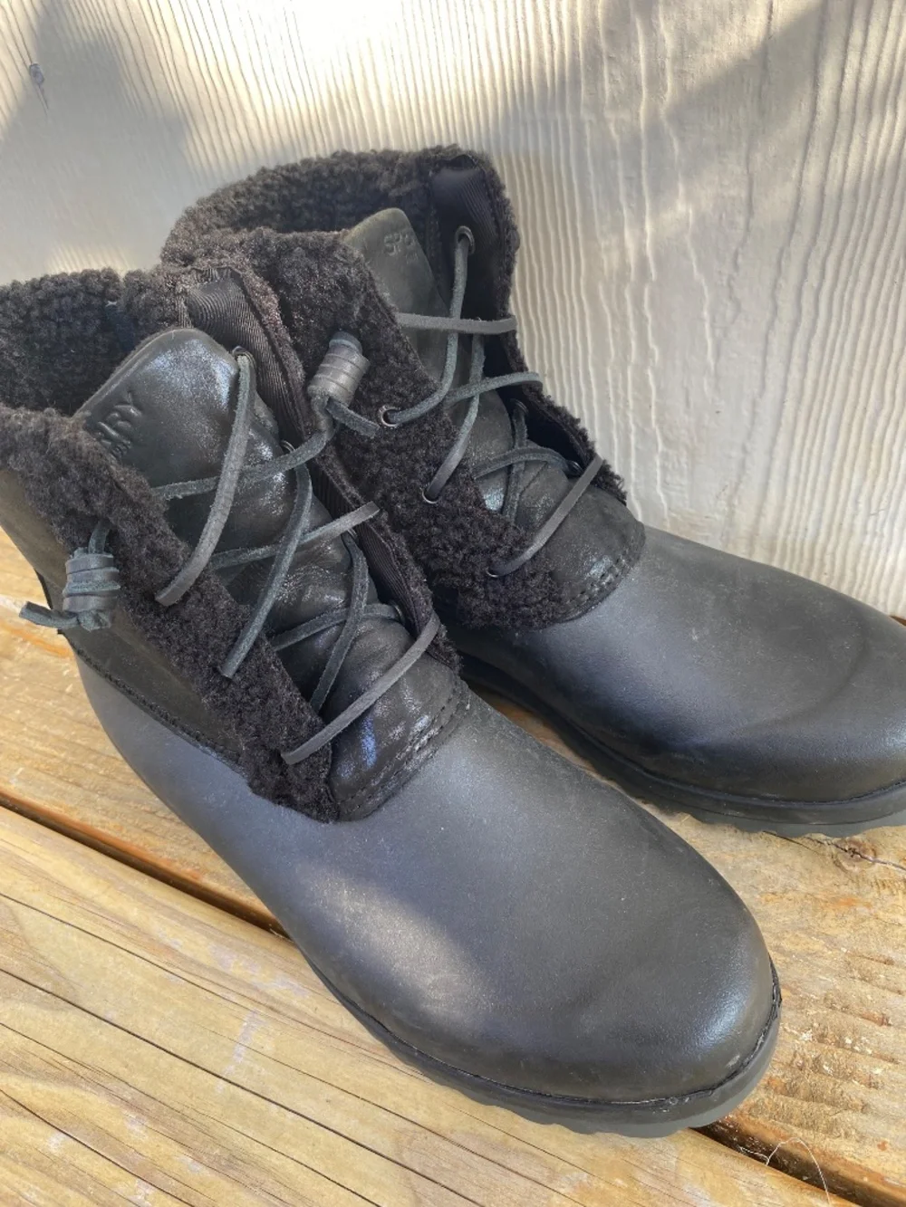Sperry Top Sider Thinsulate faux fur black leather lace up bootie size 10